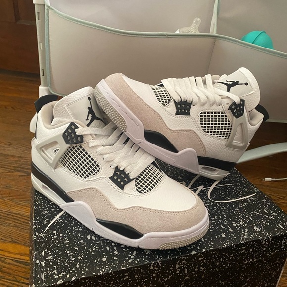 Air Jordan retro 4 military black